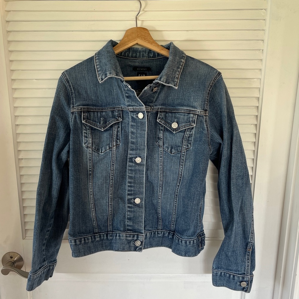 Gap woman’s Jean jacket size large